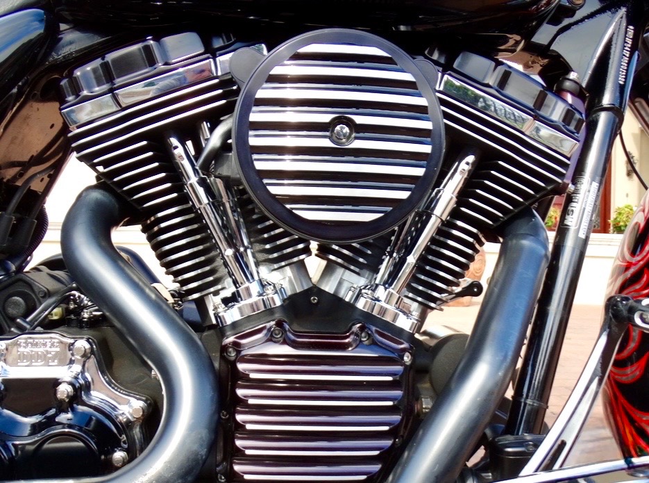 Kingz custom Road King — build detail photo 10